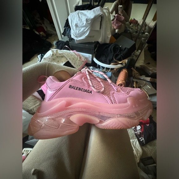 🌸 Balenciaga Triple S Clear Sole Sneaker in Pink 🌸 - Picture 1 of 6
